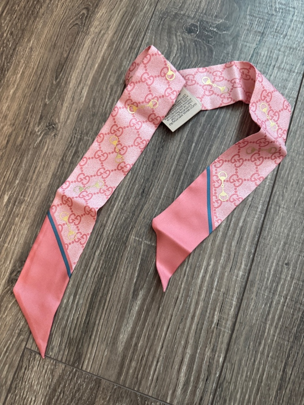 Gucci Pink Silk GG Logo Skinny Scarf with Gold Accents - Picture 3 of 6